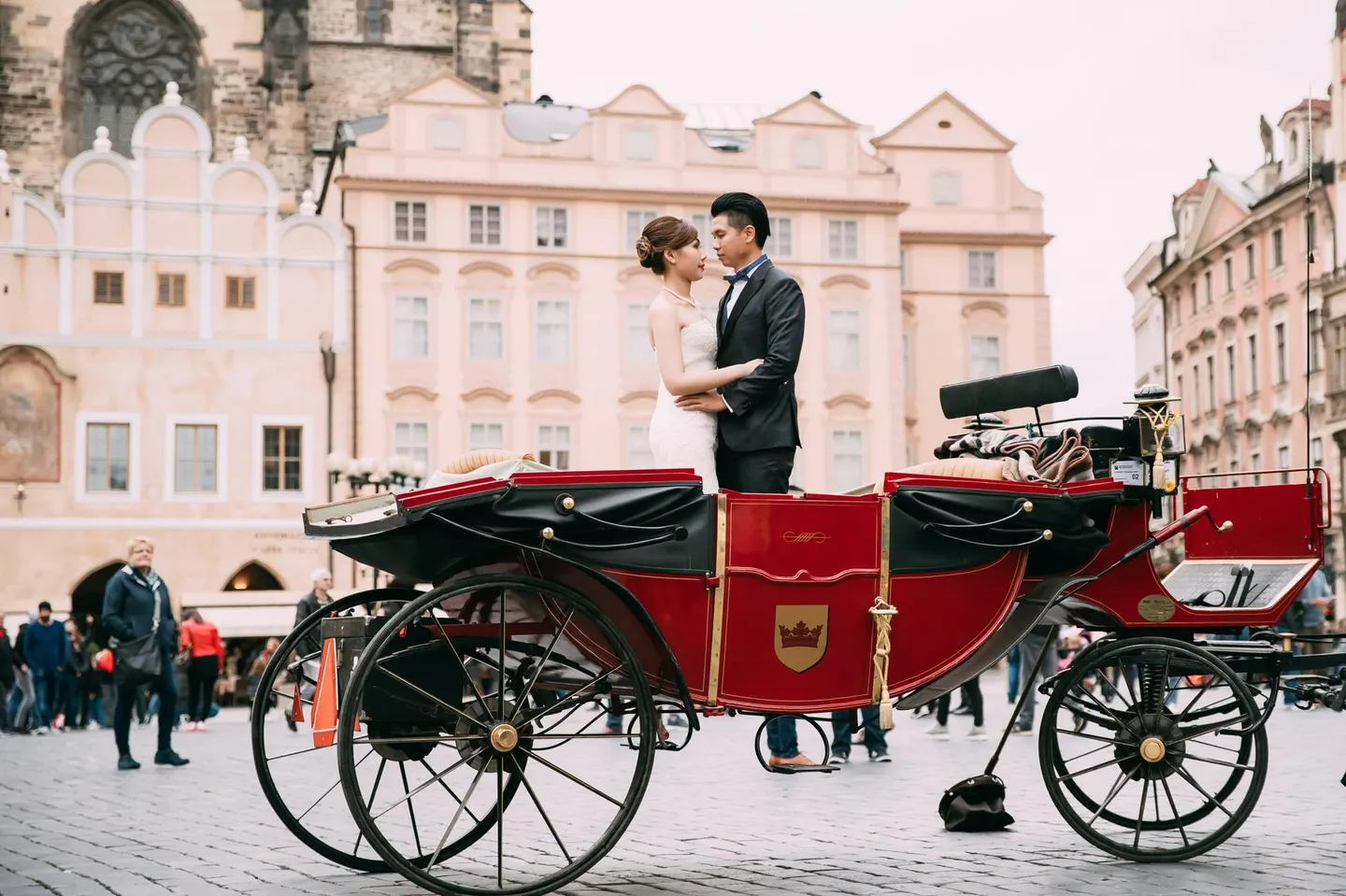 سوق حفلات الزفاف الفاخرة في Czechia’s  الى ارتفاع